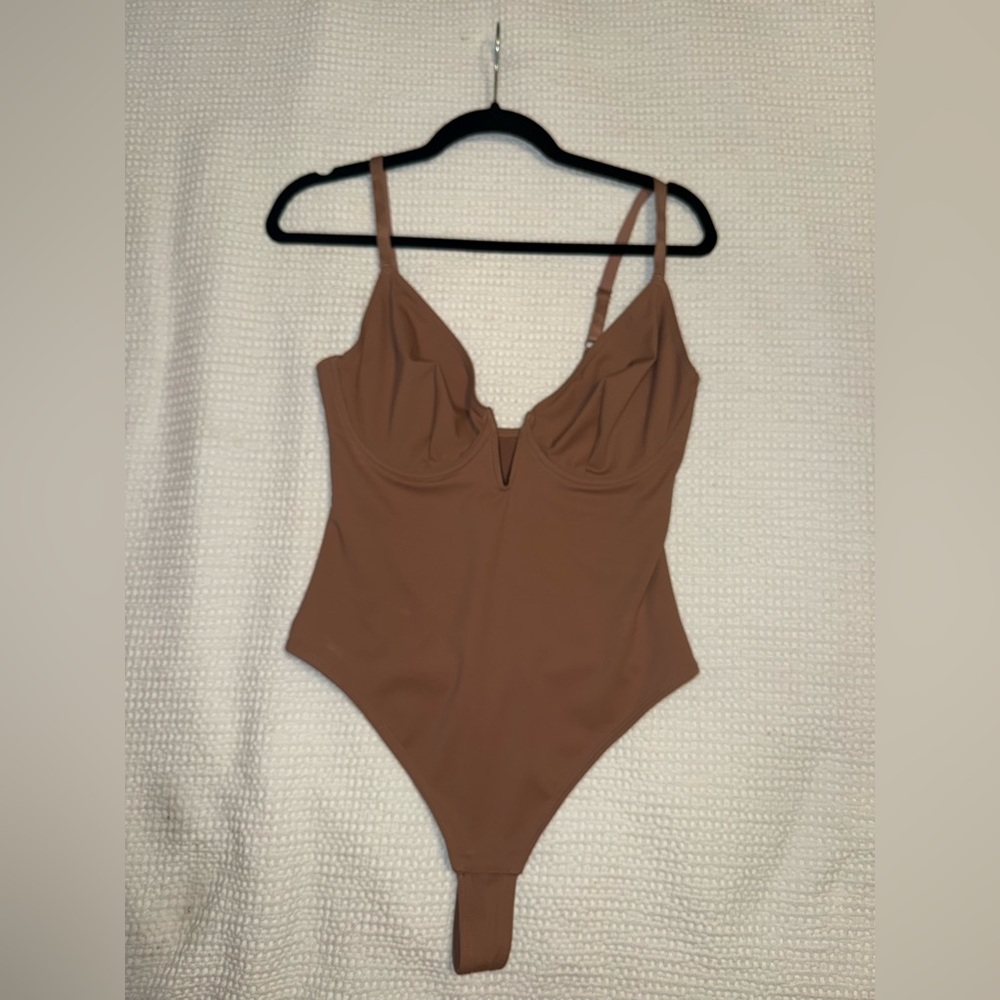 Women’s shapewear bodysuit